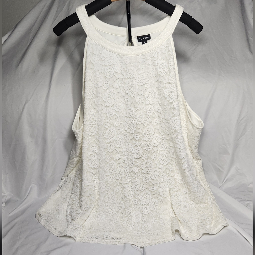 Torrid ivory lined lace shell, Torrid plus 4
